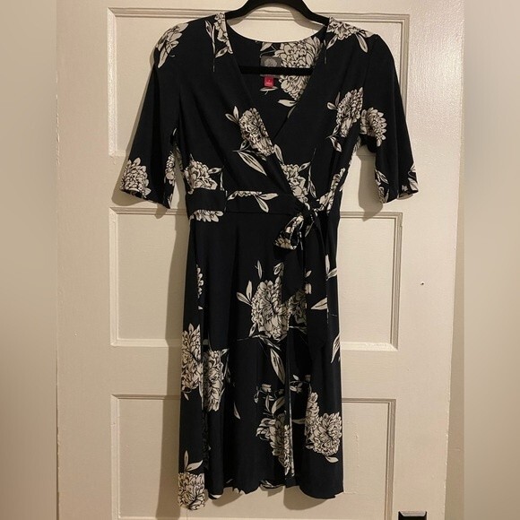 Vince Camuto Navy Floral Stretchy Short Sleeve Wrapped Tea Cocktail Dress - Picture 1 of 14